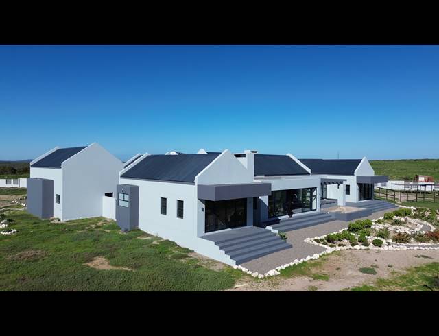 2HA SMALLHOLDING FOR SALE IN OLIFANTSKOP